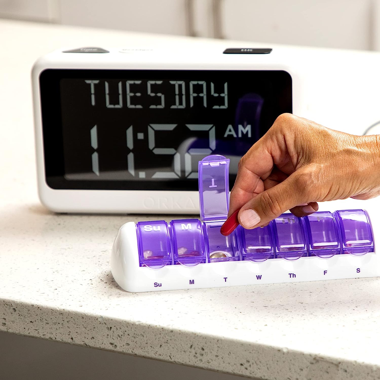 Reloj despertador ORKA parlante 3 Reloj despertador ORKA habla en español para ciegos, graba recordatorios pastillas Alzheimer demencia adulto mayor