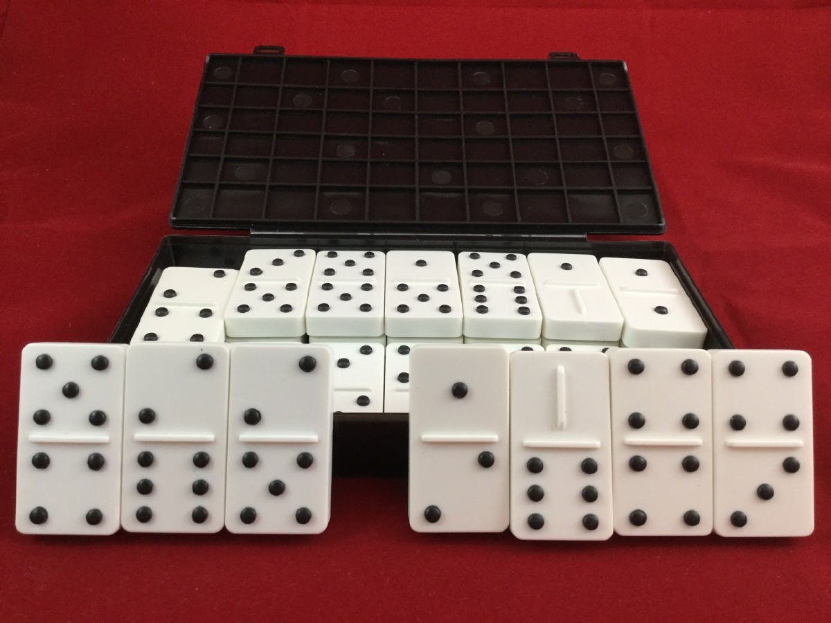 Juego Dominó con puntos en relieve para personas con Baja visión ciegos Juego Dominó con puntos en relieve para personas con Baja visión ciegos