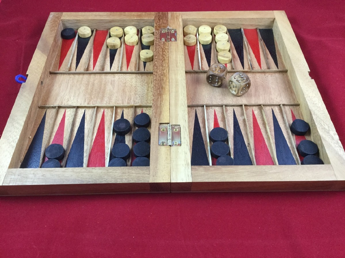 Juego de mesa Backgammon con relieve para personas con Baja visión ciegos Juego de mesa Backgammon con relieve para personas con Baja visión ciegos